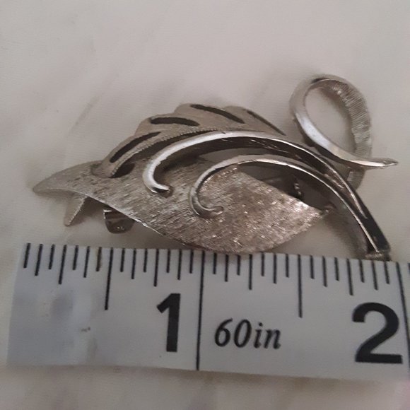 Brushed Silver Tone Leaf Pin Brooch - Picture 4 of 6